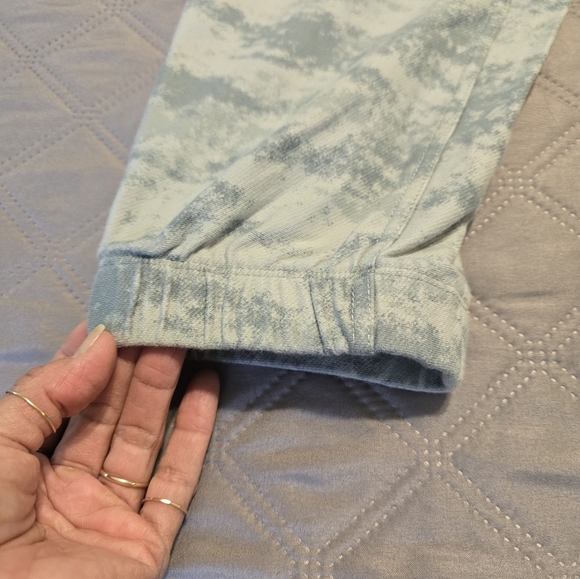 NEW Athleta Farallon joggers. Size M. - Picture 9 of 9